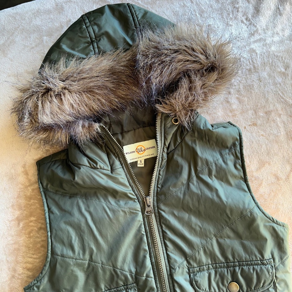 Wilsons Leather Puffer Vest Womens S Green Faux Fur Hood Cropped Puffy Excellent